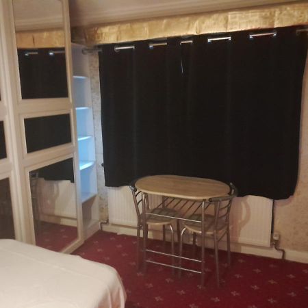 Lovely 1-Bed Studio In London 아파트 외부 사진