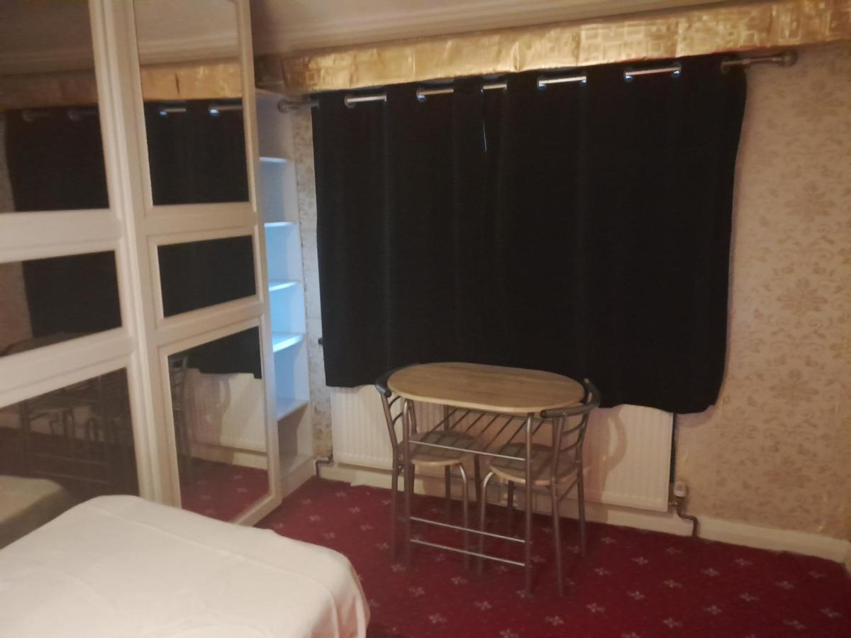 Lovely 1-Bed Studio In London 아파트 외부 사진
